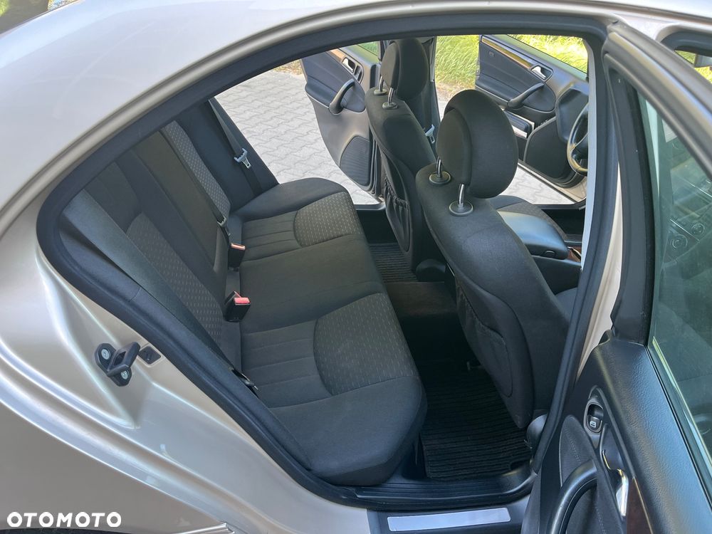 Mercedes-Benz Klasa C 240 4Matic Elegance - 13