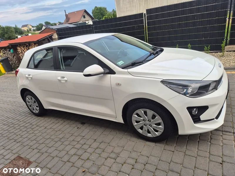 Kia Rio 1.2 L - 3