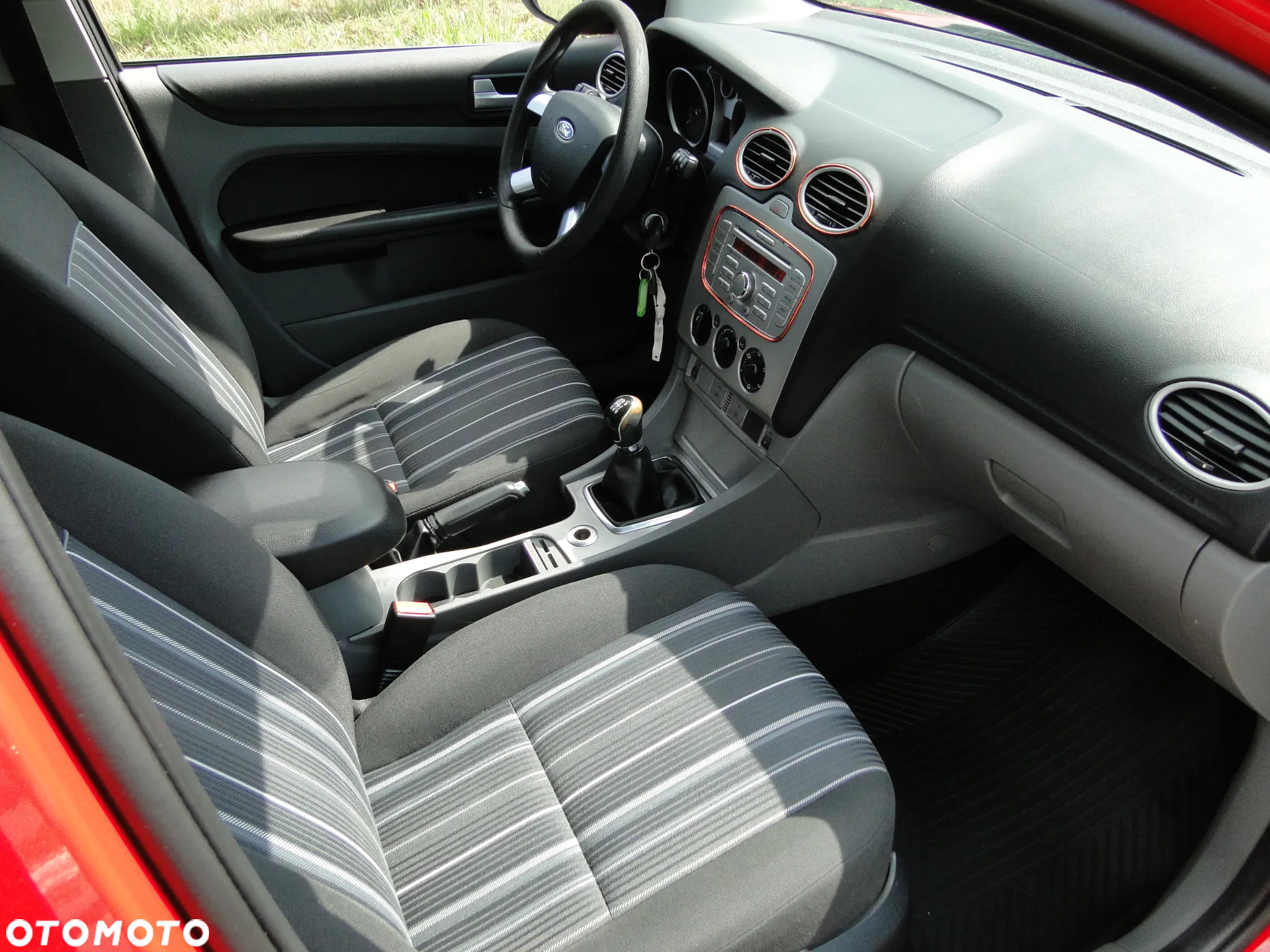 Ford Focus 1.6 16V Ghia - 12