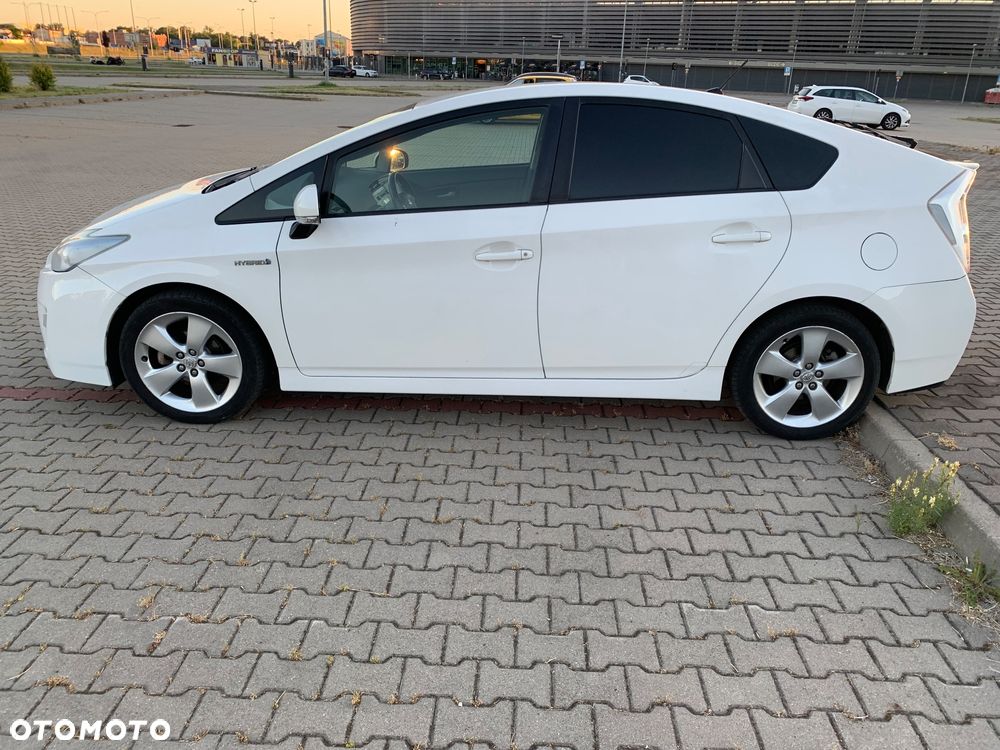 Toyota Prius (Hybrid) Life - 10