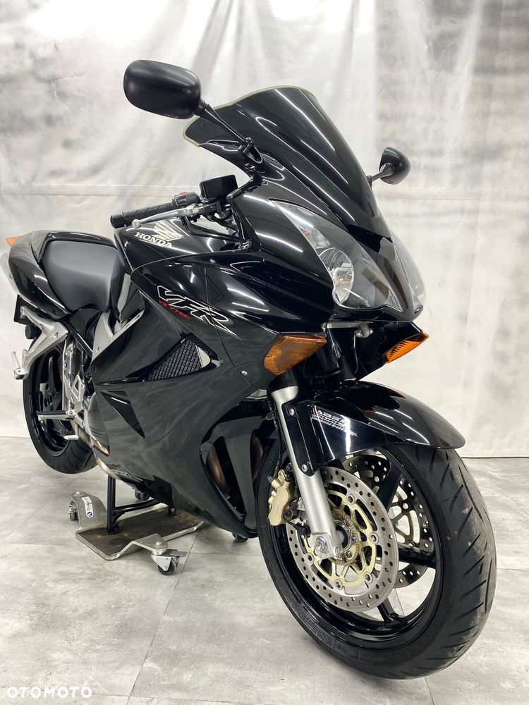 Honda VFR - 8