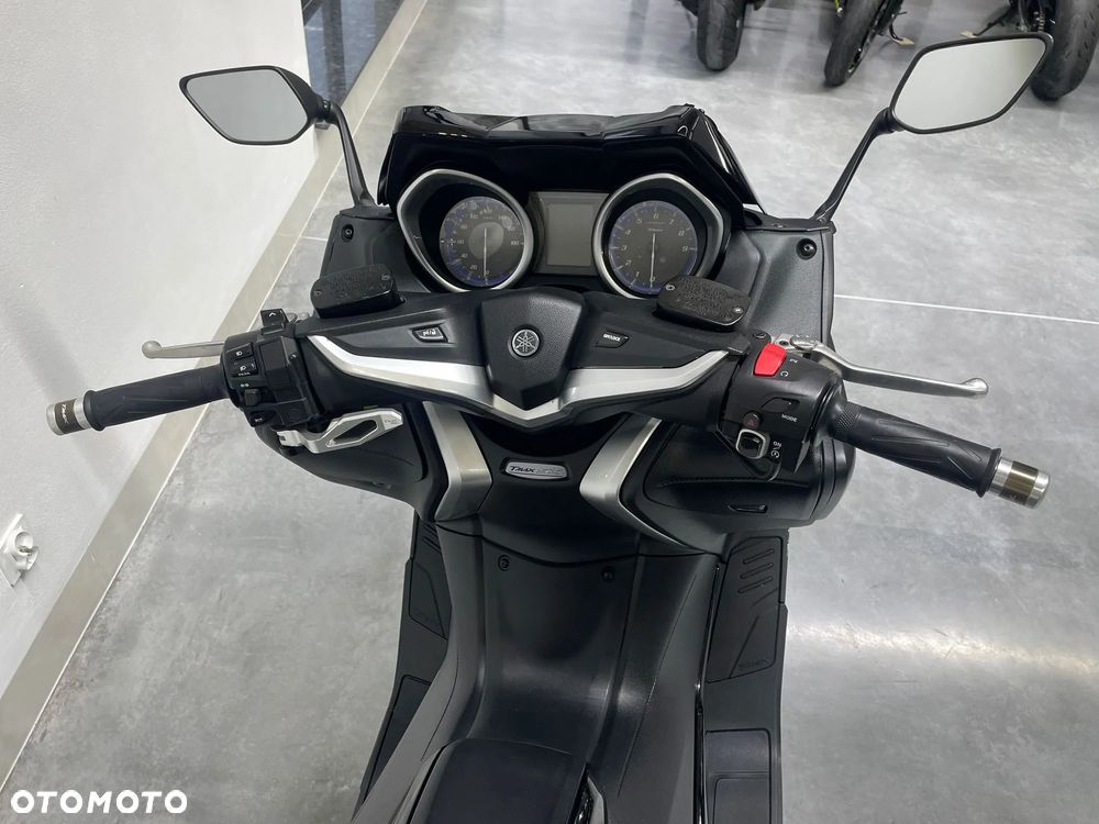 Yamaha Tmax - 18