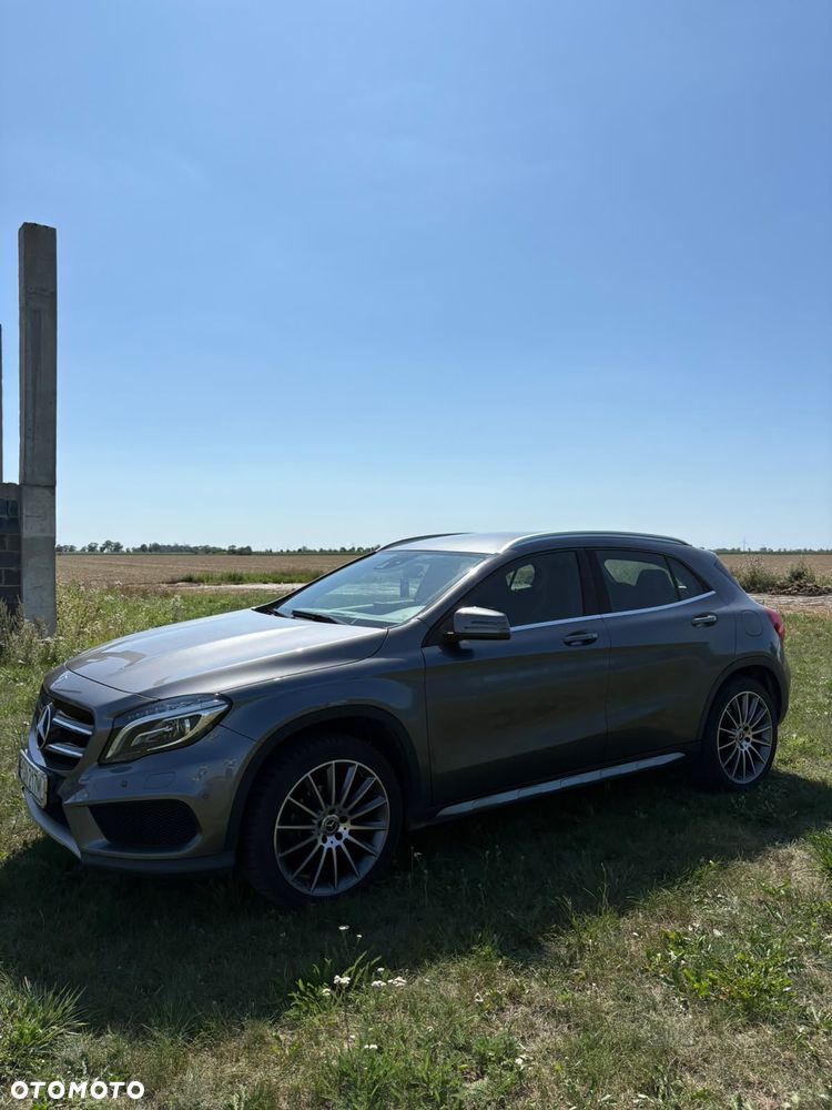 Mercedes-Benz GLA 200 7G-DCT - 5