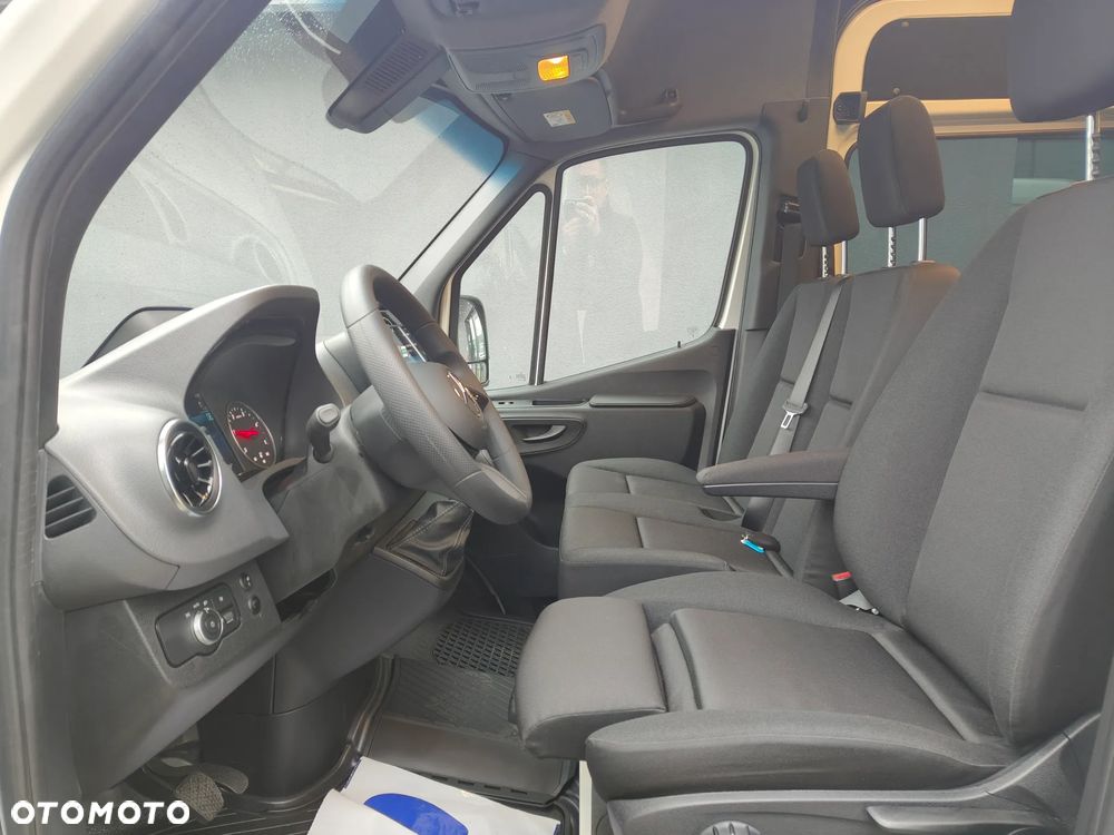 Mercedes-Benz Sprinter - 13
