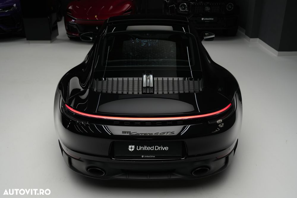 Porsche 911 Carrera 4 GTS PDK - 30