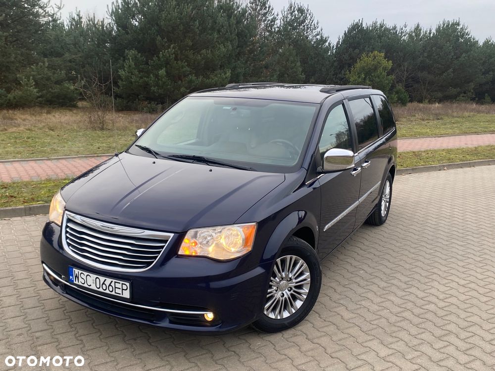 Chrysler Town & Country - 2