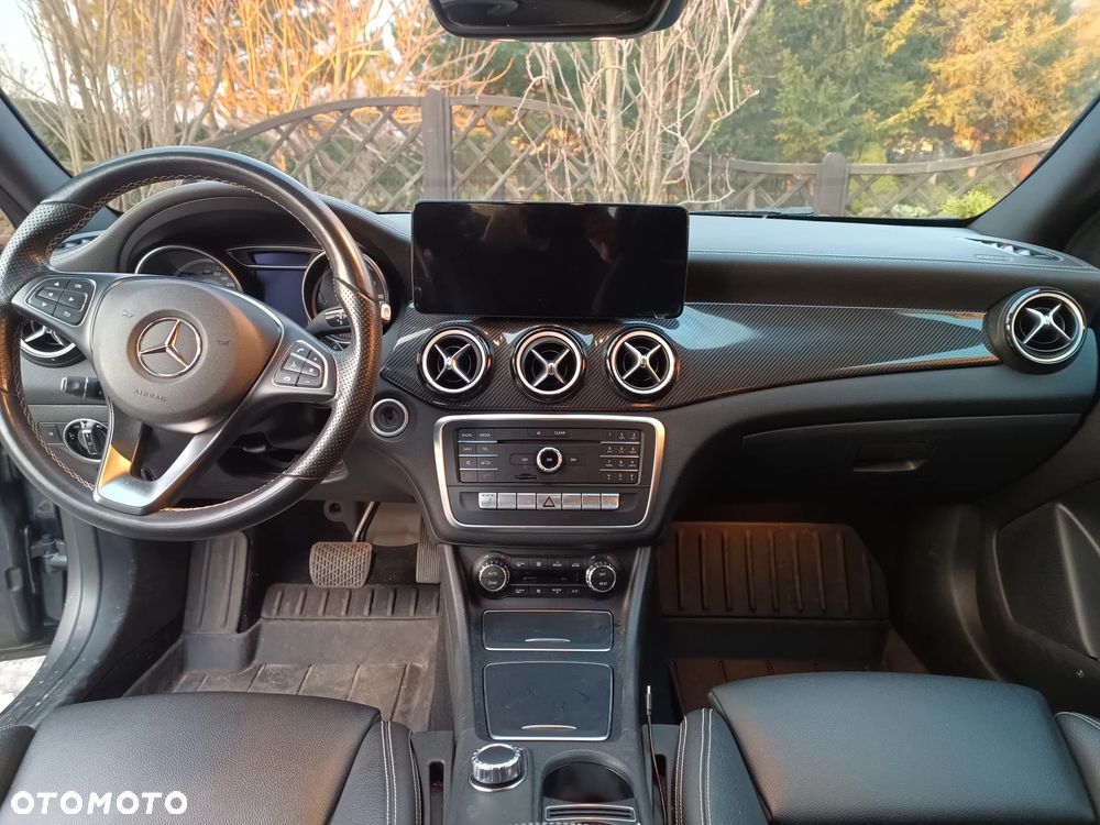 Mercedes-Benz GLA 220 d 7G-DCT UrbanStyle Edition - 30