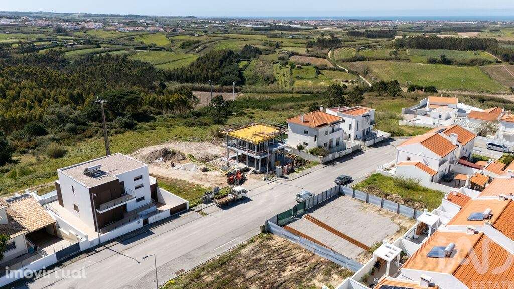 Casa / Villa T4 em Atouguia da Baleia de 251,00 m2 - Grande imagem: 3/28