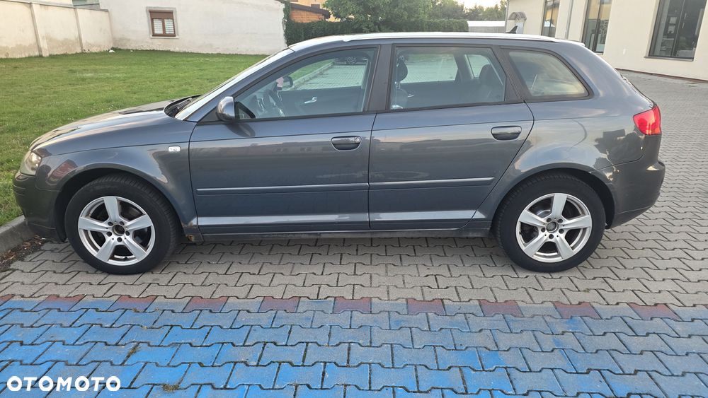 Audi A3 Sportback 1.6 FSI Ambiente - 8