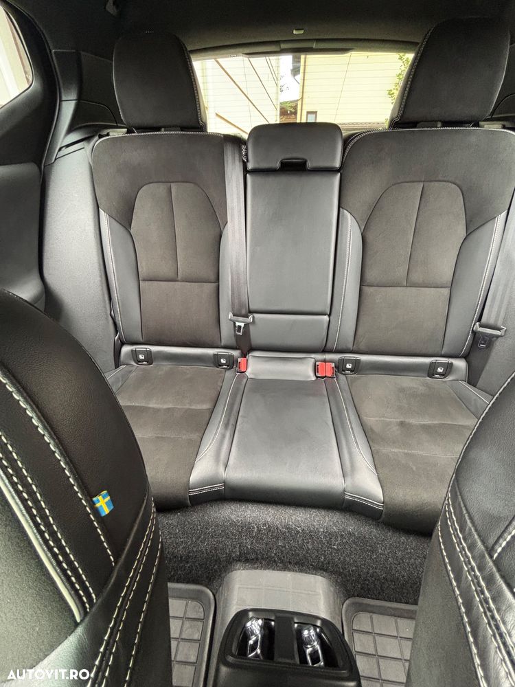Volvo XC 40 B4 AT8 AWD Mild Hybrid R-Design - 11