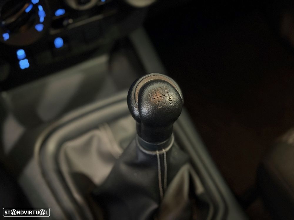 Toyota Hilux 2.4 D-4D CD 5L - 16