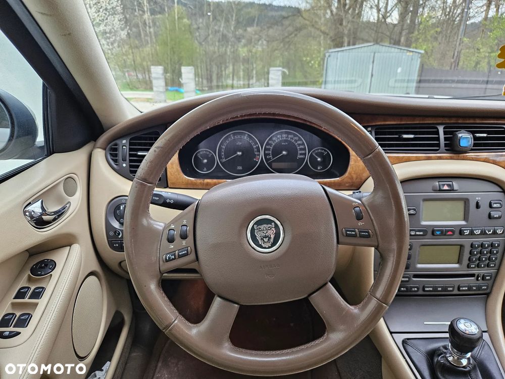 Jaguar X-Type 2.0 - 10