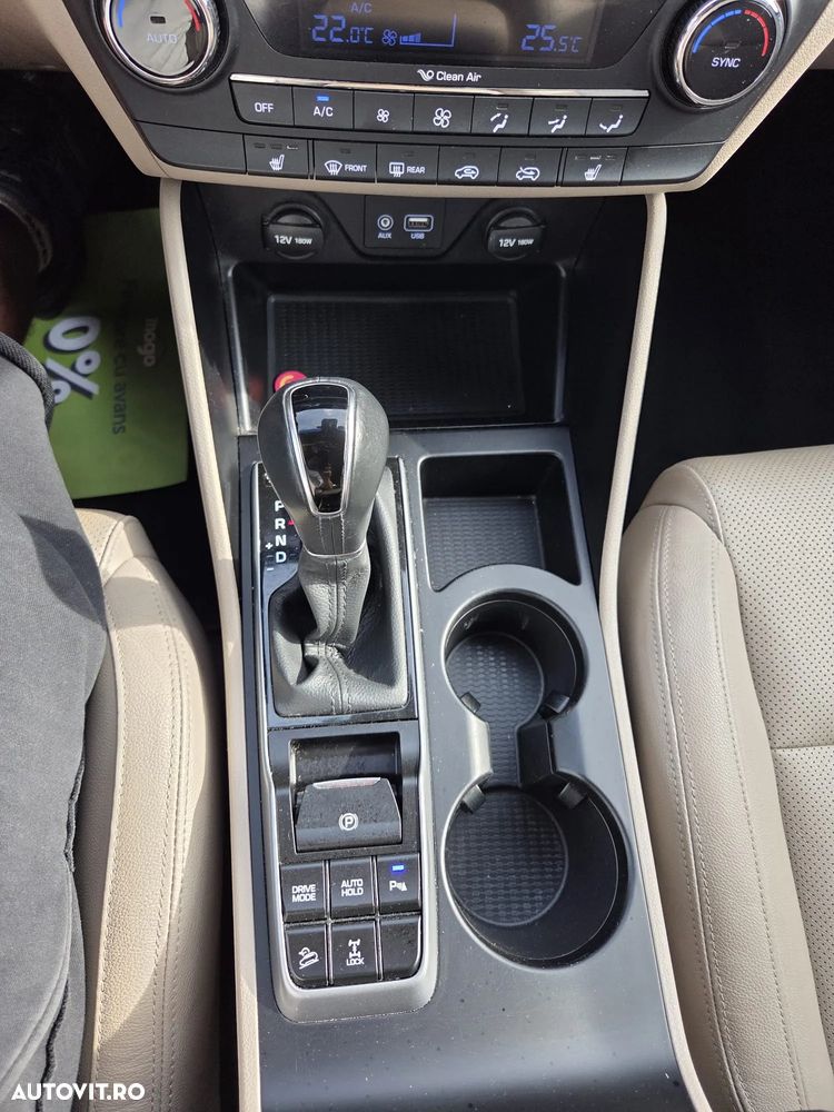 Hyundai Tucson 2.0 CRDI 4WD Automatik Style - 11
