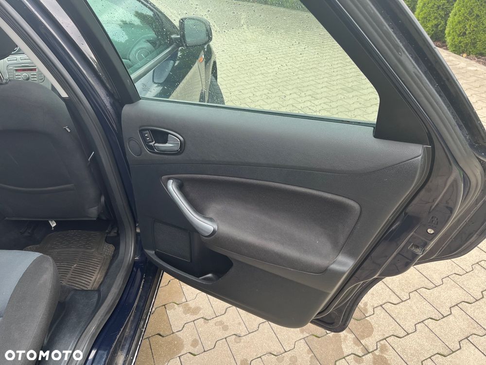 Ford Mondeo 1.8 TDCi Ambiente - 19