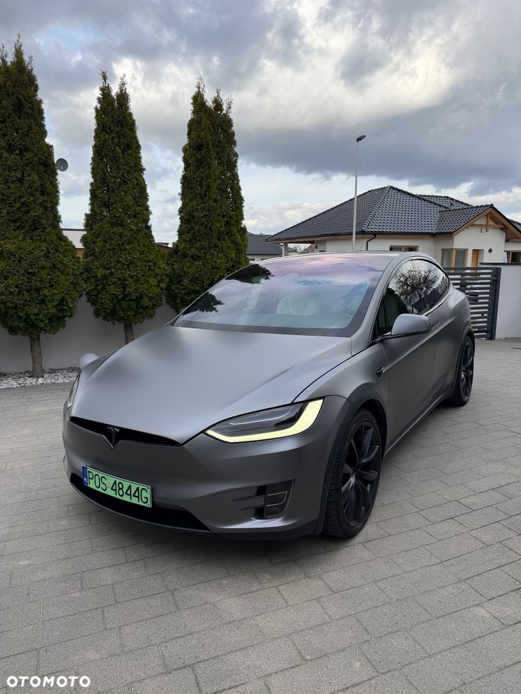 Tesla Model X - 4