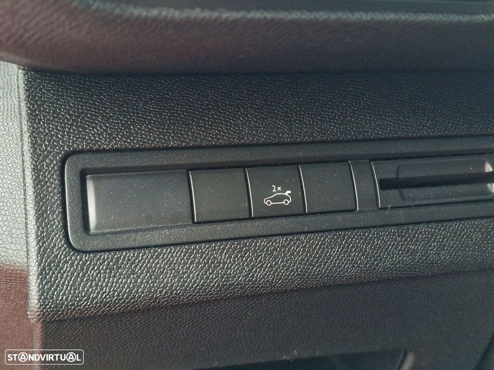 Peugeot 3008 1.6 BlueHDi GT Line Grip Control EAT6 - 18