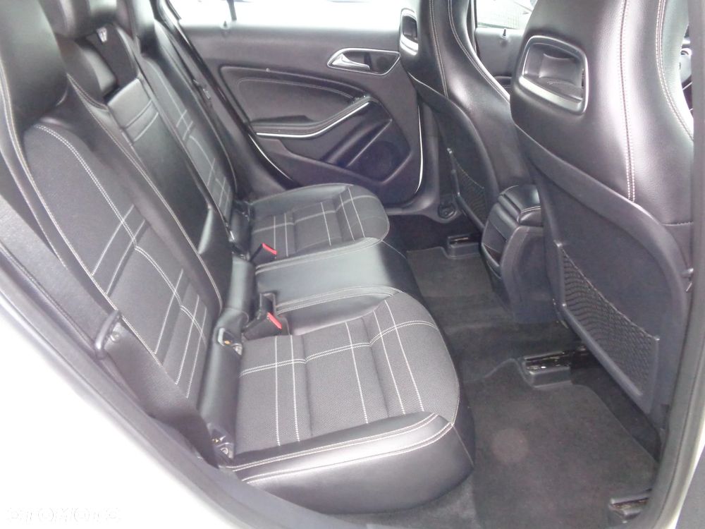 Mercedes-Benz Klasa A 180 7G-DCT Activity Edition - 15