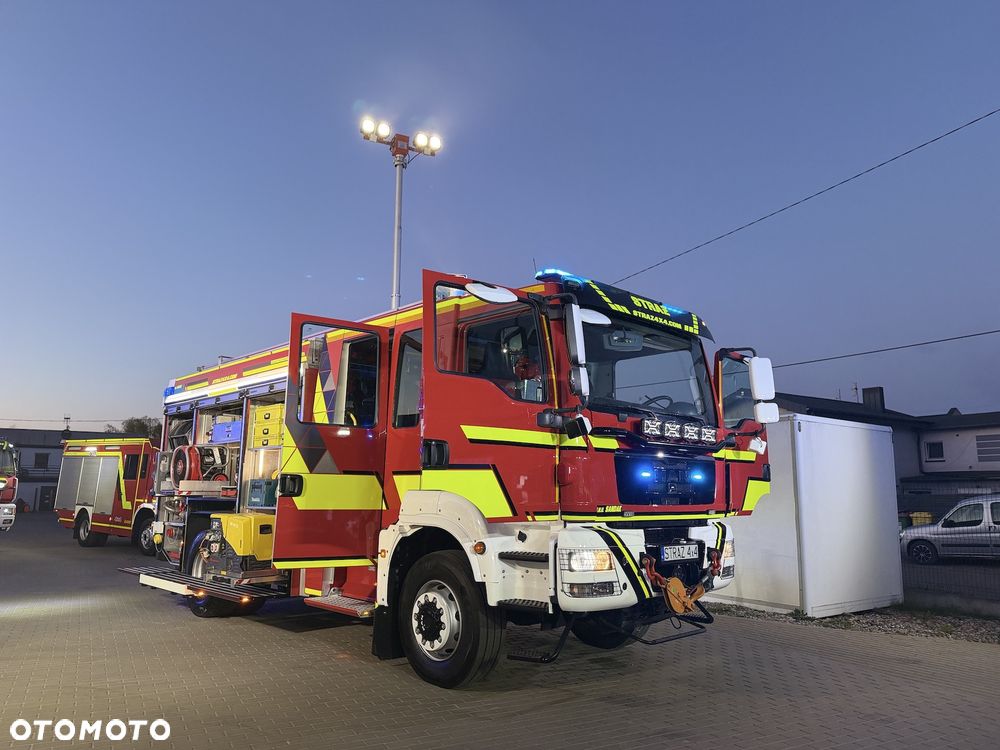MAN TGM 18.340 4x4 Straż pożarna pojazd pożarniczy wóz strażacki MAN TGM 18.340 4x4 średni terenowy- uterenowiony 4x4 CNBOP 3000l wody wyciągarka mechaniczna reduktor blokady przedniego i tylnego mostu, maszt oświetleniowy - 31