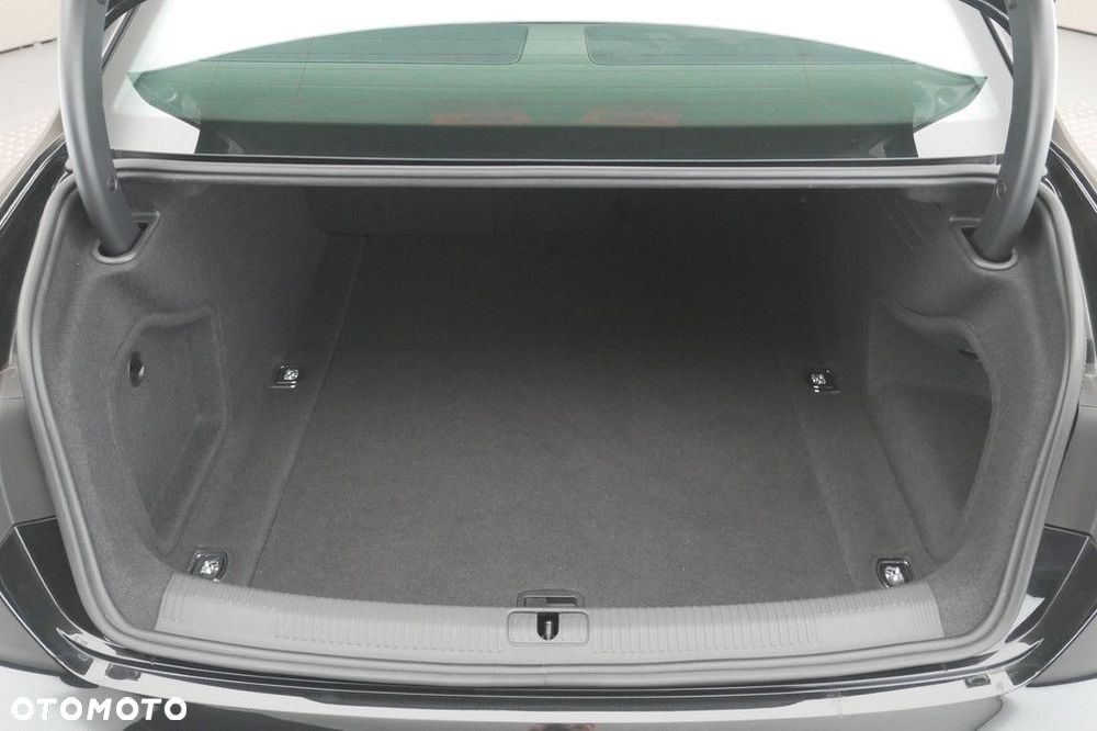 Audi A4 Limousine - 16