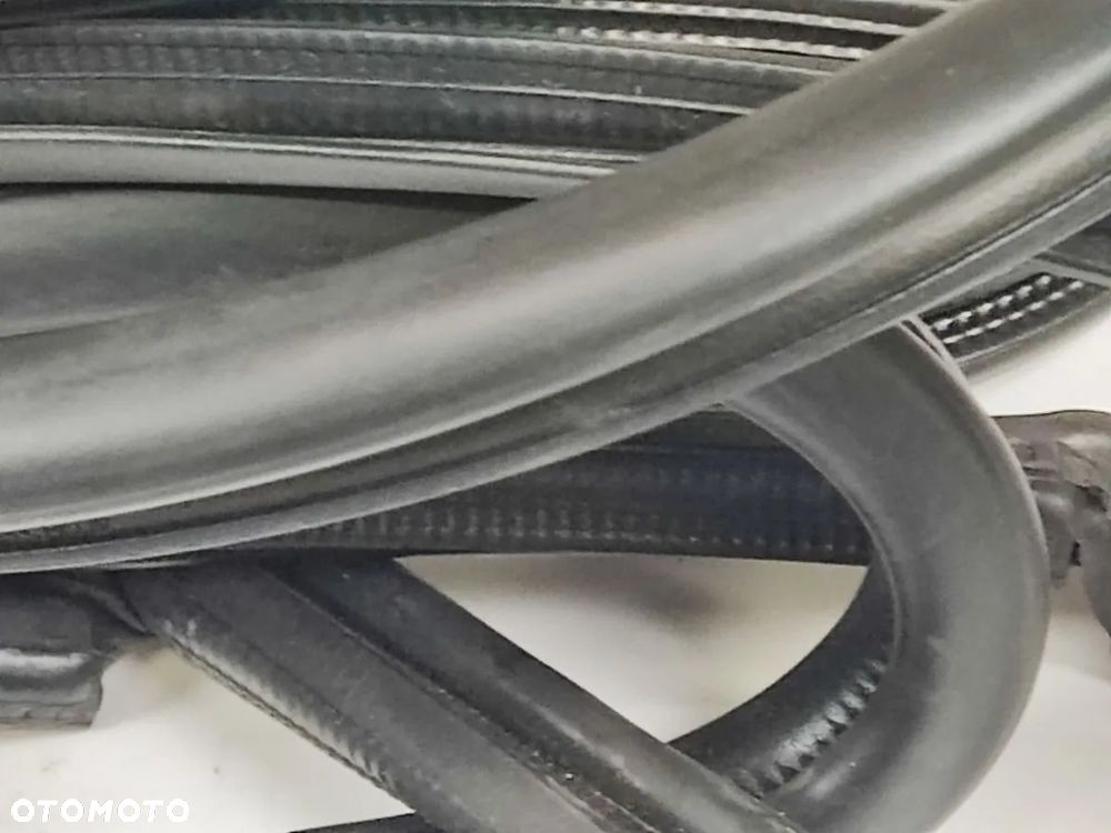 TOYOTA YARIS 19-24r Uszczelka Drzwi Prawa Lewa Przód Tył z Karoserii - 2