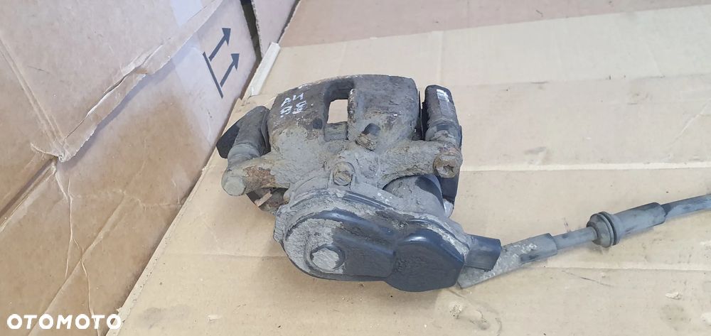 Zacisk hamulcowy prawy tył tylny Audi A4 B8 - 3