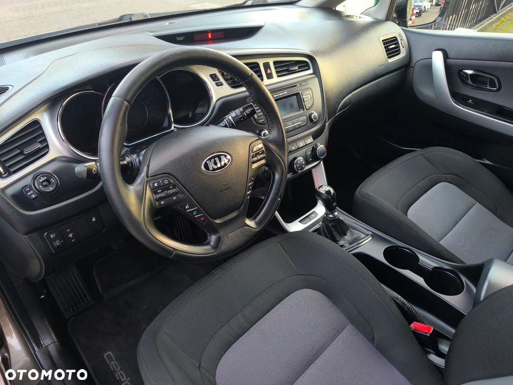 Kia Ceed 1.6 CRDi 128 Dream Team Edition - 8