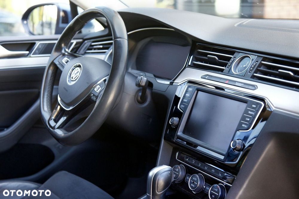 Volkswagen Passat - 15
