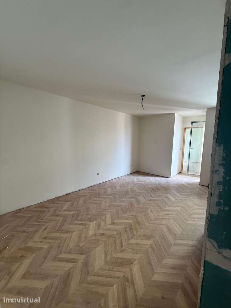 T2 com Varanda – Rua da Fábrica, Porto CO - Grande imagem: 3/15