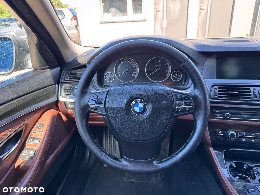 BMW Seria 5 525d - 16