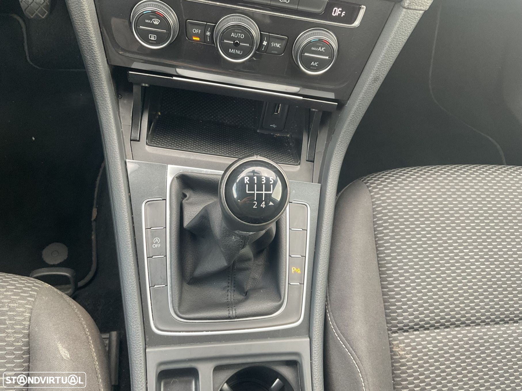 VW Golf 1.0 TSI Trendline Pack - 33