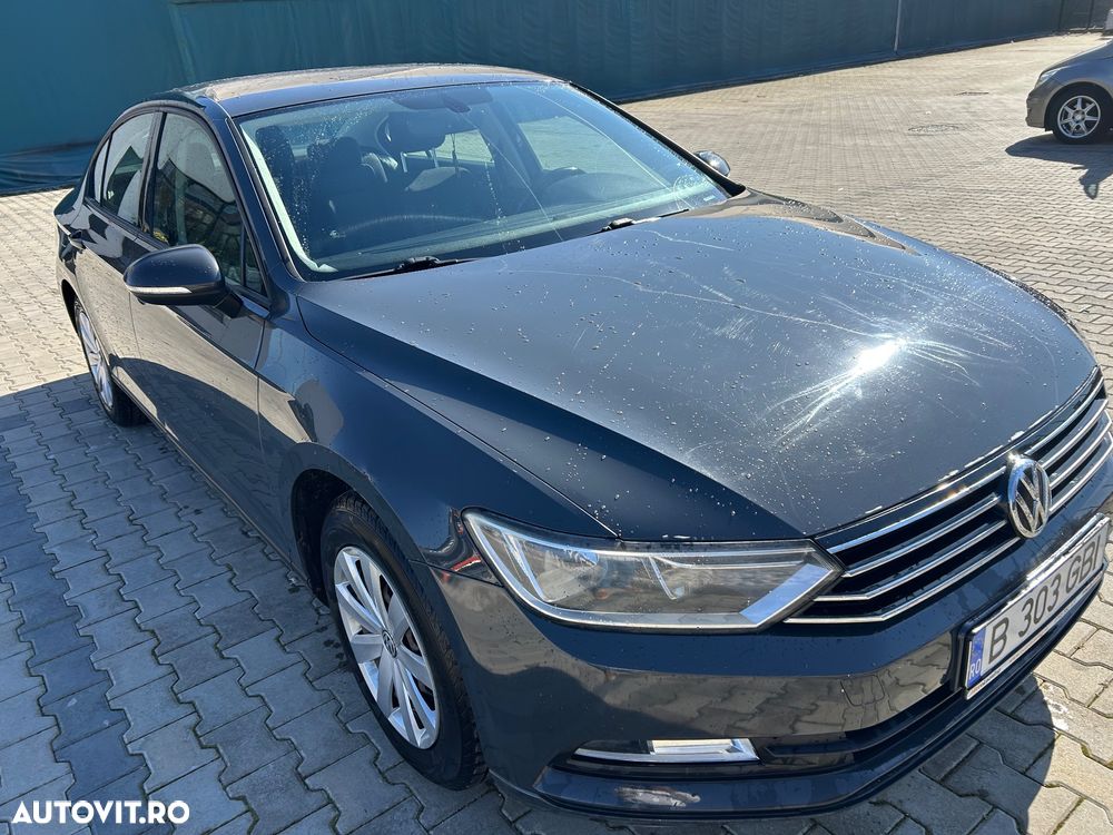 Volkswagen Passat - 1