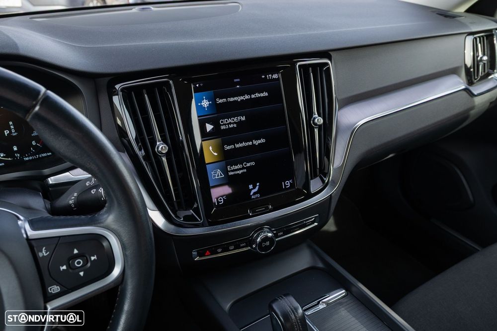 Volvo V60 2.0 B4 Essential Auto - 17