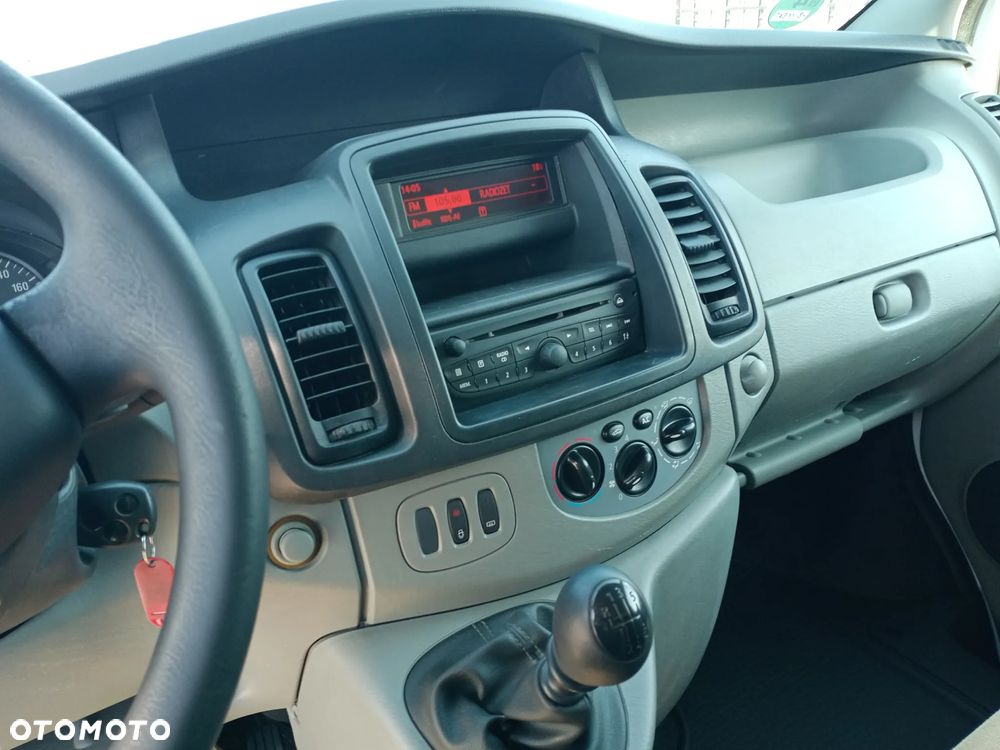 Opel VIVARO BLASZAK 2,0 - 6