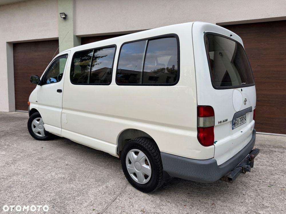 Toyota Hiace Standard - 11