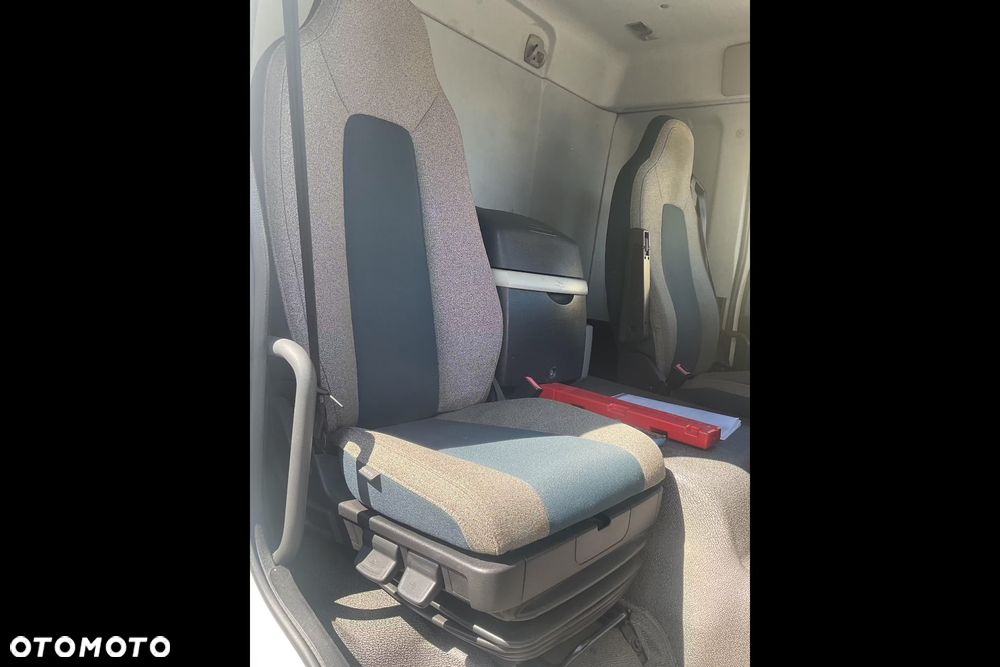 Volvo FL240 18EuroPalet Izoterma dmc 11.990 lub 14t lub 15,5t winda ZEPRO - 16