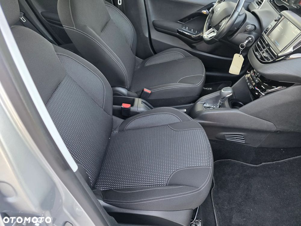 Peugeot 208 PureTech 110 Stop & Start EAT6 Allure - 8