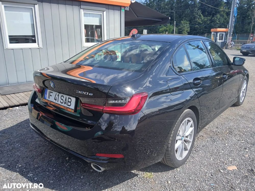 BMW Seria 3 318i AT - 4
