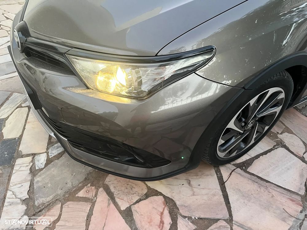 Toyota Auris Touring Sports 1.8 HSD Freestyle - 1