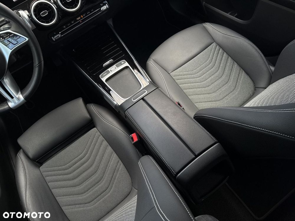 Mercedes-Benz GLB - 17