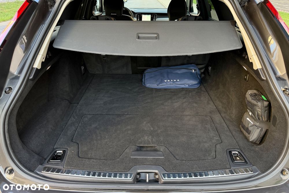 Volvo V90 Cross Country B5 B AWD Plus - 28