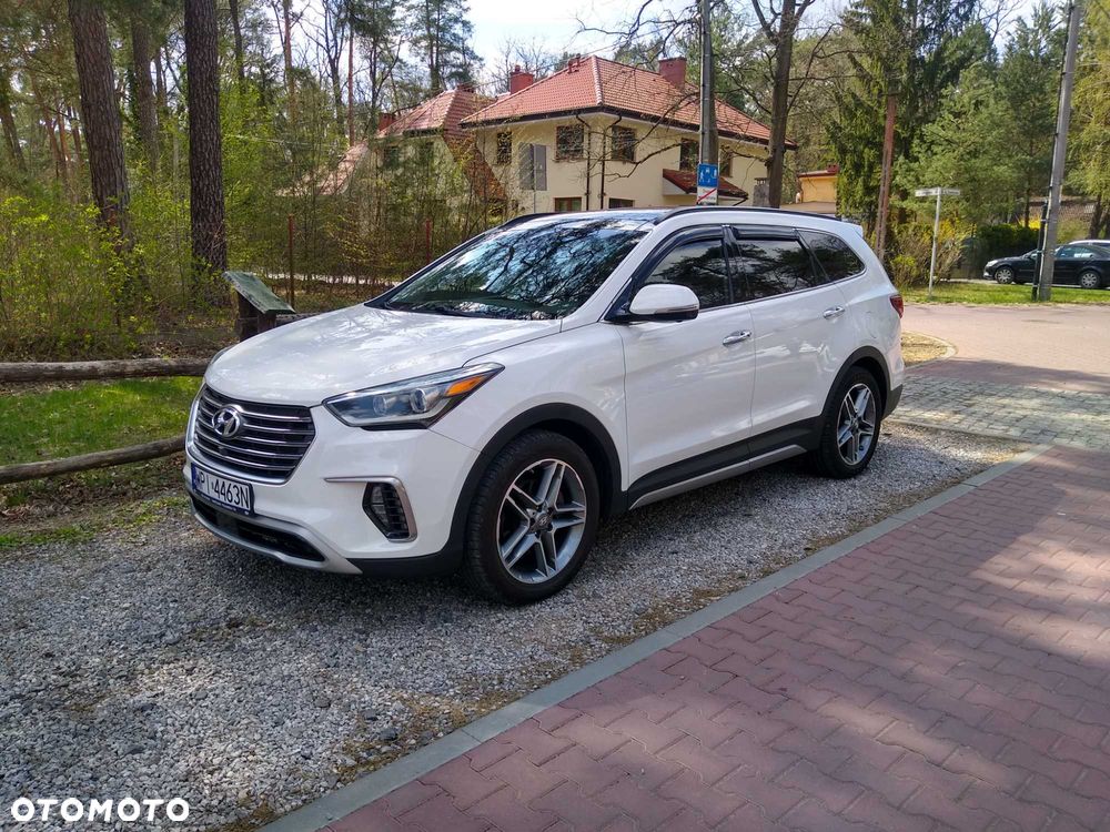 Hyundai Grand Santa Fe - 1