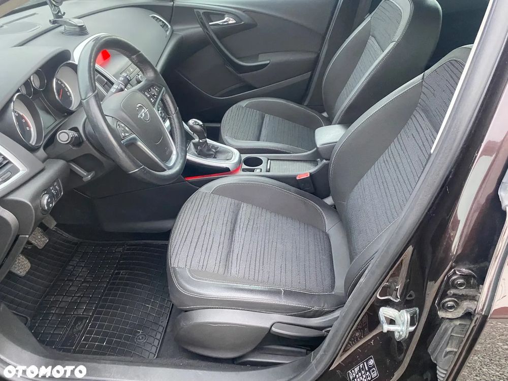 Opel Astra 1.4 Turbo Exklusiv - 23