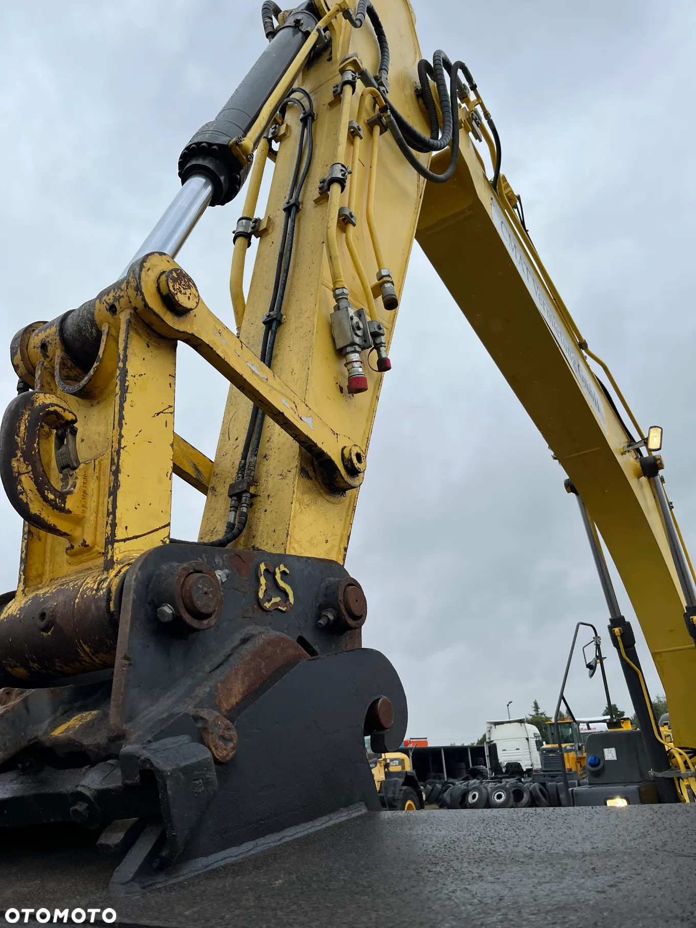 New Holland - 16