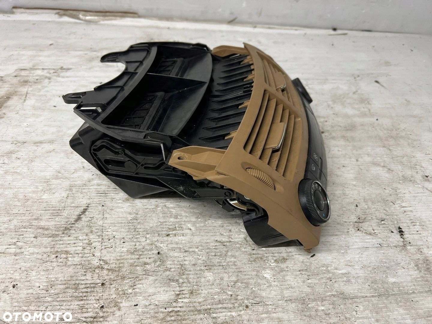 Panel sterowania klimatyzacji kratki nawiew Mercedes A2118302090 - 4