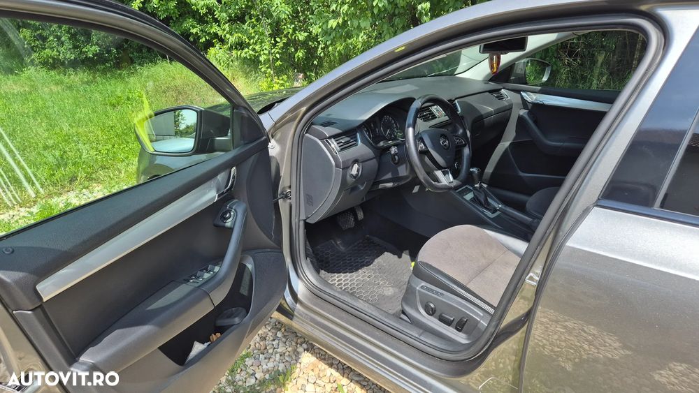 Skoda Octavia 2.0 TDI DSG Ambition - 6