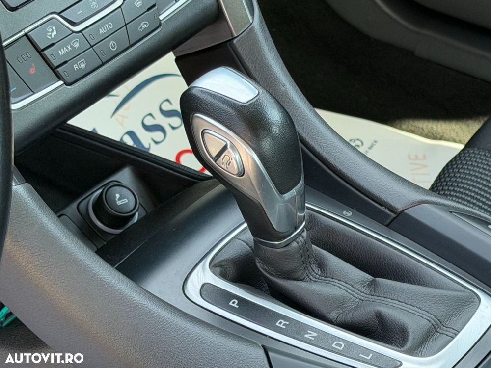 Ford Mondeo 2.0 HEV Titanium - 14