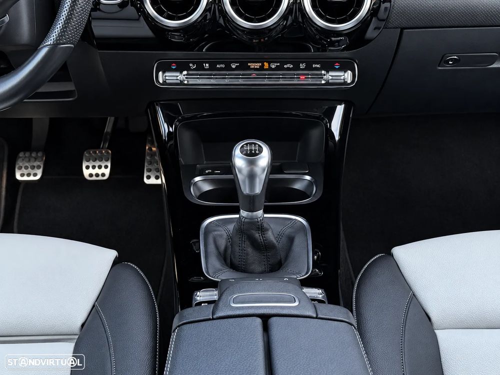 Mercedes-Benz A 180 AMG Line - 15