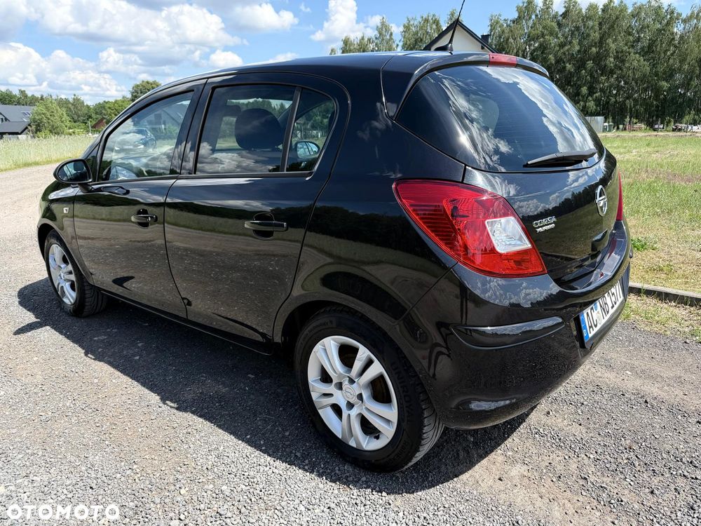 Opel Corsa 1.2 16V Cosmo - 12