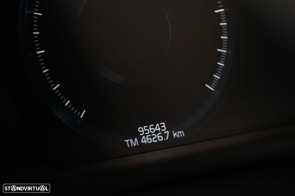Volvo V60 2.0 D3 Momentum Geartronic - 22