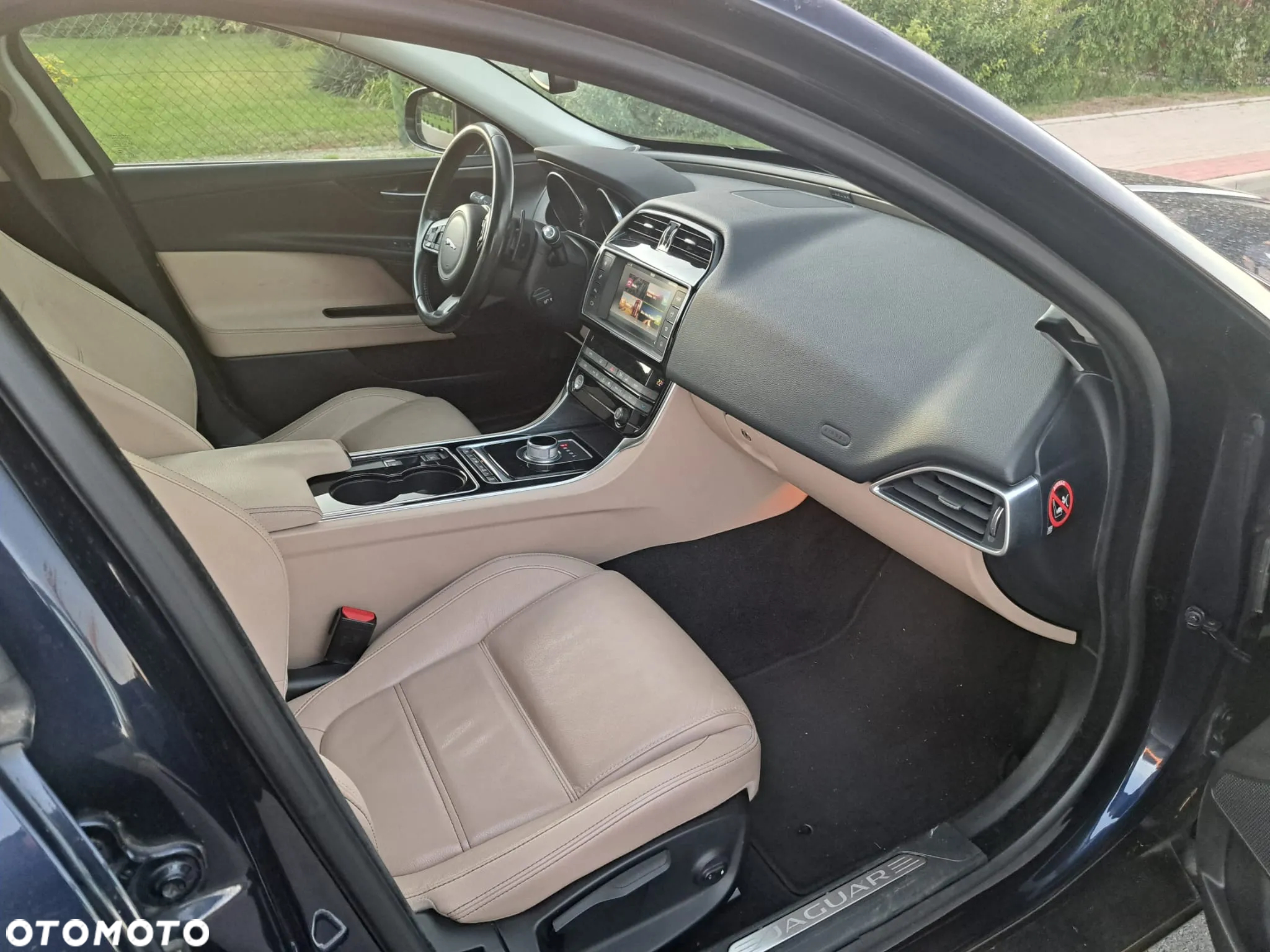 Jaguar XE 2.0 D Prestige - 7